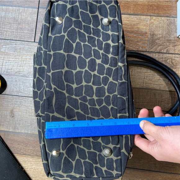 Baggallini Shoulder Bag Purse Giraffe Print - Picture 10 of 12